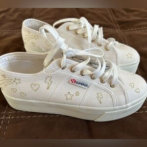 NWOT Superga platform sneaker w/embroidery